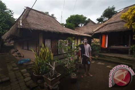 Warga Sasak Lombok Pertahankan Tradisi Lumbung Beras Antara News