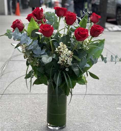 Classic Dozen Roses In New York Ny Evas Garden Florist