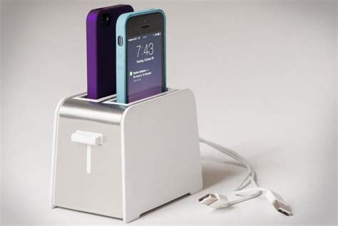 Foaster A Toaster Shaped Iphone Charger