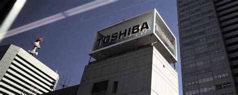 東芝（日语：株式会社東芝／かぶしきがいしゃとうしば kabushiki gaisha tōshiba */?，英語：toshiba corporation）是日本八大旗艦電機製造商之一，2015年以來因業績不佳，財報造假，而面臨倒閉風險，現東芝透過分拆部門填補缺口，目前公司內已無消費性電子產品部門，皆已分拆或售出。 東芝、ニューフレアのTOBが成立－HOYAとの買収合戦制す