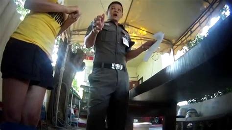 Полицейский требует денег на камеру Youtube