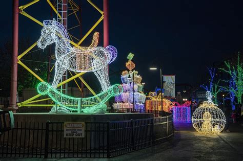 Six Flags In Nj Extends Holiday In The Park Drive Thru Experience