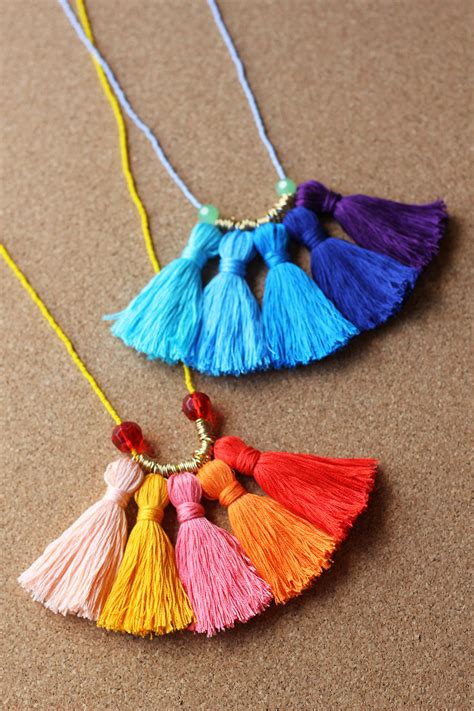 This handmade sign in the style of london street signs is made on earthenware clay, is hand painted, and can be easily personalized if you have a special message for mom. DIY Ombré Tassel Necklace | HomemadeBanana