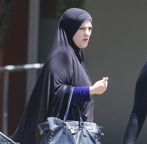 Fatima Elomar Wife Of Isis Fighter Mohamed Elomar Drops Niqab In Sydney