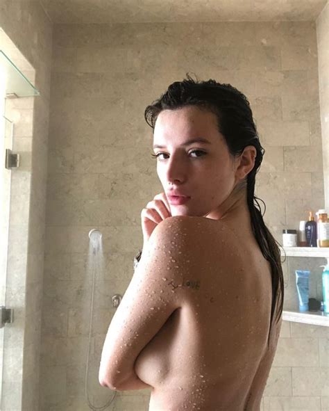 Vídeos de Bella Thorne com nudez no chuveiro esta