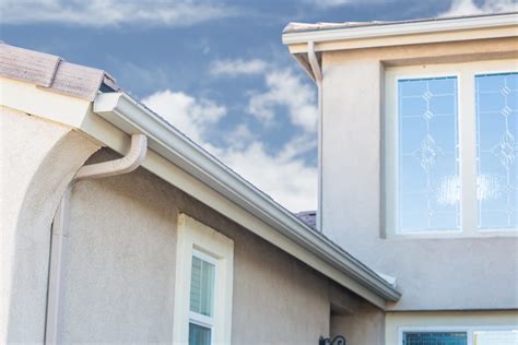 2023 seamless gutters cost — average prices per foot