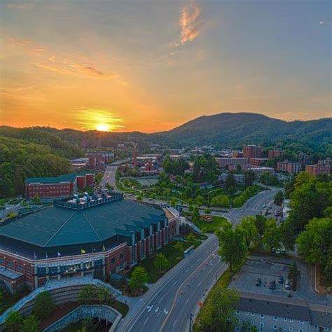 Five Reasons Boone Is The Perfect College Town