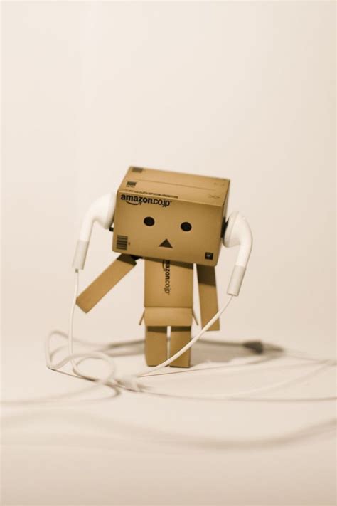 Download Wallpaper 800x1200 Danbo Cardboard Robot Headphones Iphone