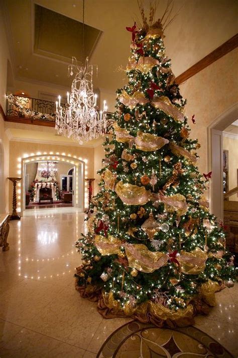Lovely Traditional Christmas Decorations Ideas 36 Elegant Christmas