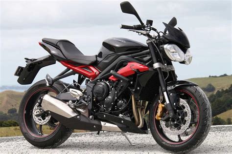 The triumph speed triple r vs the updated street triple rs.not your standard. Triumph takes it to the Street | Stuff.co.nz