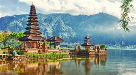 Fanspage ini memberikan foto/info seputar film,musik,dan aktor/aktris. Discovering the Beauty of Indonesia: Cultural Heritage and Wonderful Places - Expat Life in Thailand