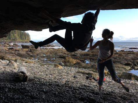 Sweet Little Bouldering Cave Sombrio Beach Bc Rbouldering