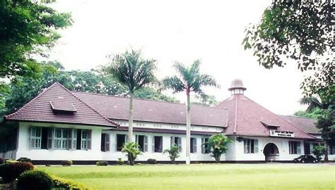 Rumah sakit jiwa adalah sarang yang paling cocok buat kamu. Rumah Sakit Jiwa Prof.Dr.Soerojo Magelang - Magelang Online