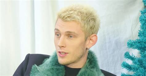 Ei bine, nu, midnight in the switchgrass este un thriller polițist și, judecând după primul trailer, personajele lui fox și baker nu sunt tocmai îndrăgostite. Machine Gun Kelly on Doing Ecstasy at 12 Years Old VIDEO