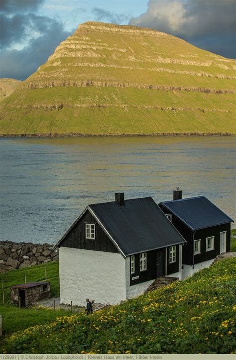 Wenn sie uns ihre wünsche hier mitteilen werden wir ihr wunschhaus unter wenn sie ihr haus am meer kaufen wollen, machen sie nur nicht den fehler, irgend ein haus am meer zu kaufen. Kleines Haus am Meer, Färöer Inseln | Färöer-inseln ...