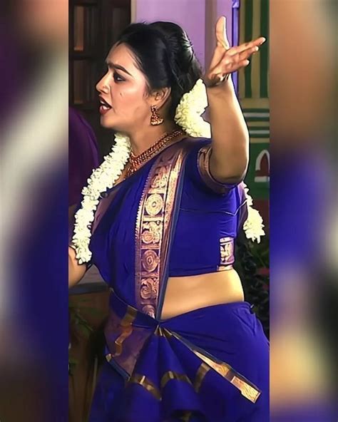 Gayathri Yuvaraj Tamil Serial Actress Hips Beautiful Face Images