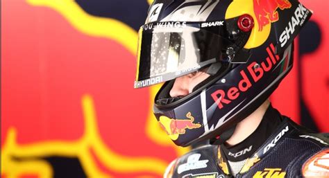 Está quase a chegar a segunda vitória da carreira do falcão! GP Portugal MotoGP. Queda atira com Oliveira para terceira ...