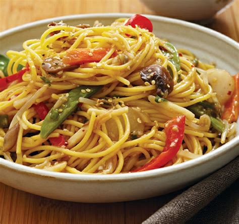This is a simple, healthy, colorful vegan version of a dish usually loaded with allergens, from gluten, to eggs, to soy, to peanuts, to sesame. How to Make Vegetable Lo Mein | Healthy Recipe