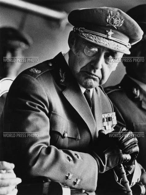 See full list on military.wikia.org É uma ilha em forma de cão sentado: Do nojo ao vómito ...