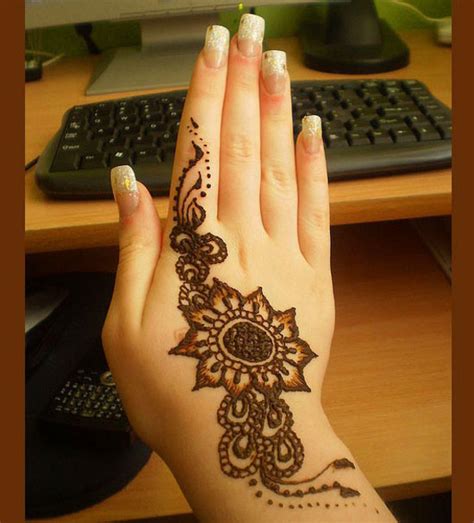 30 Very Simple Easy And Best Mehndi Patterns For Hands And Feet 2012