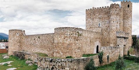 San martín de valdeiglesias is a town of comunidad de madrid with a population is 8,190 people. San Martín de Valdeiglesias