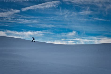 Lonely Man In The Snow Foto And Bild Landschaft Berge Outdoor Bilder