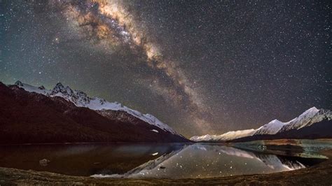 The Milky Way Over The Mavora Lakes New Zealand Wallpaper Backiee