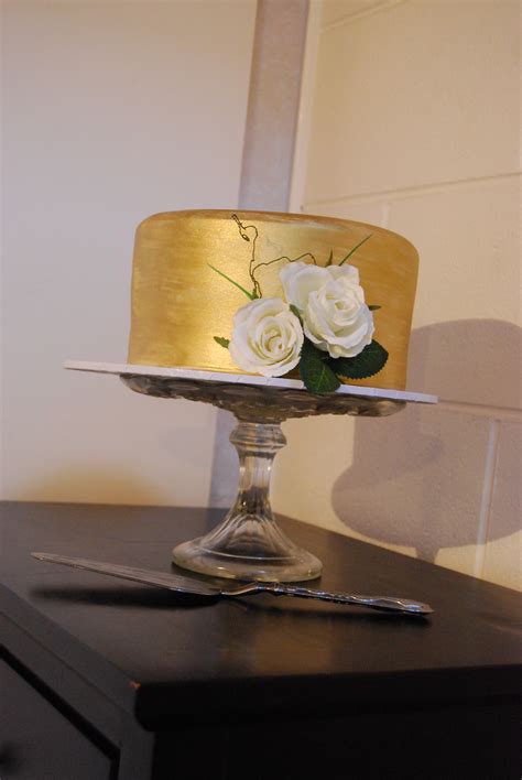Gold Cake With Silk Roses 195 Temptation Cakes Temptation Cakes