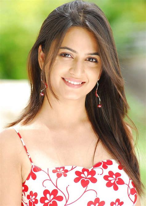 Kriti Kharbanda Smiling Beauty South Side ★ Desipixer ★ Most Beautiful Bollywood Actress