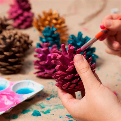 10 Pine Cone Crafts To Do This Fall Pine Cone Crafts Cones Crafts