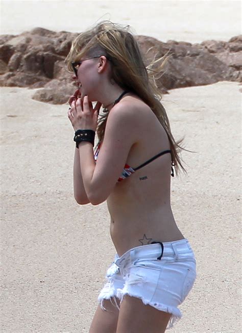 Avril Lavigne In Bikini Top At A Beach In Mexico Hawtcelebs