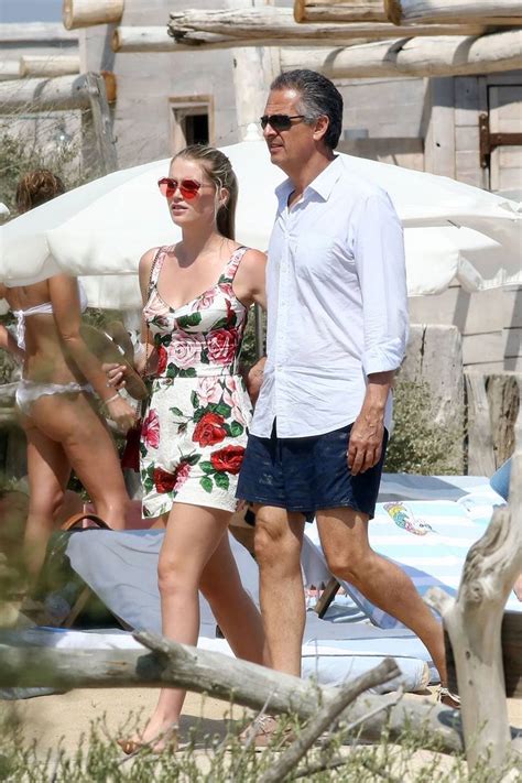 1 2 she is a member of the spencer family , an english noble family that holds multiple peerages including the earldom of spencer, the dukedom of marlborough , the earldom of sunderland , and the. Lady Kitty Spencer is engaged to her fashion tycoon ...