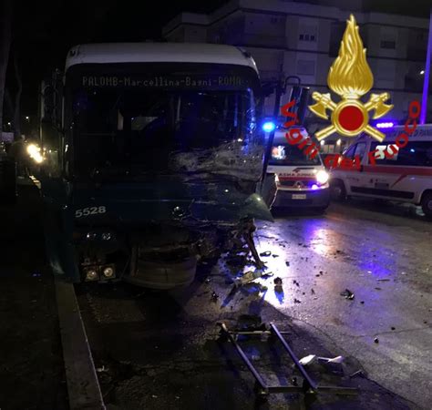 Oggi, domenica 15 luglio, è avvenuto un incidente mortale sull'autostrada a1, un'intera famiglia famiglia mentre andava in ferie in calabria è stata un'intera famiglia ha perso la vita sull'autostrada a1, tra i caselli di ceprano e pontecorvo (frosinone), in uno scontro avvenuto prima contro un'altra. Incidente oggi a Tivoli, scontro tra Panda e bus Cotral ...