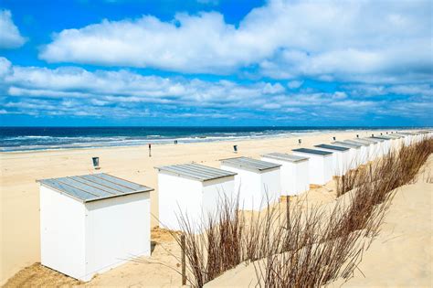 Op woensdagavond zijn op het strand meerdere opstootjes en conflicten tussen groepen en de politie. Urlaub in den Niederlanden | Urlaubsguru.at