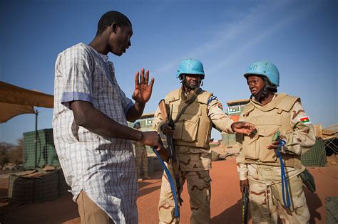 Les Soldats De La Paix Du Burkina Faso Sauvent Des Vies Au Mali Minusma