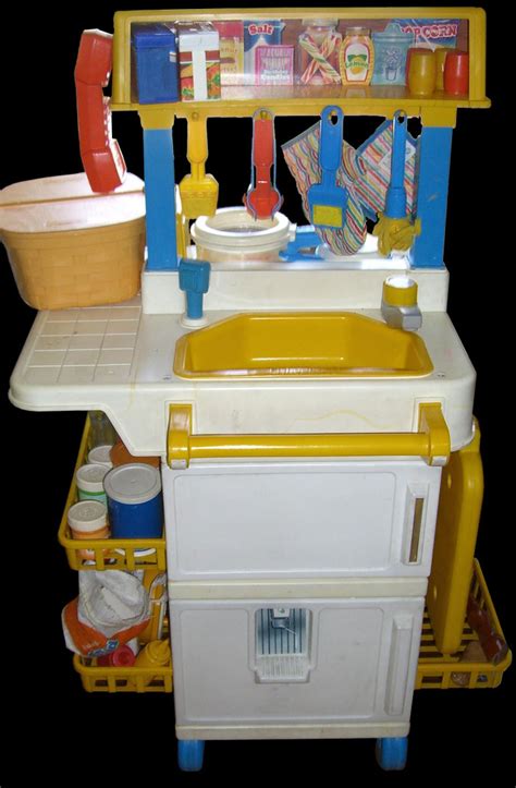 The set is customized to perfectly suit the growing needs of your daughter at any age. #2101 Fisher-Price Kitchen