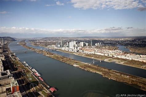 Von wien, bekannt durch den donauübergang der geschlagenen franzosen nach der schlacht bei aspern und eßling, juli 1809 … Passanten entdeckten mehr als 100.000 Euro in der Neuen ...