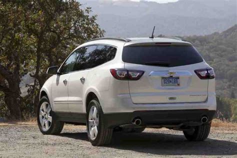 2015 Gmc Acadia Vs 2015 Chevrolet Traverse Whats The Difference