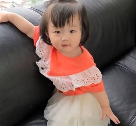 정준호, 이하정 딸 유담 양 /사진=인스타그램. 정준호♥이하정, 인형 같은 딸 유담 일상 공개…"모두 맛있는 ...
