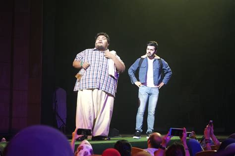 Mak cun semakin sibuk dengan perniagaannya. BOLLYWOOD DAN ISU SEMASA DALAM TEATER MAK CUN D'WALEI