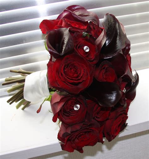 The most common red rose bouquet material is paper & cardboard. The Flower Magician: Passionate Wedding Bouquet of Red ...