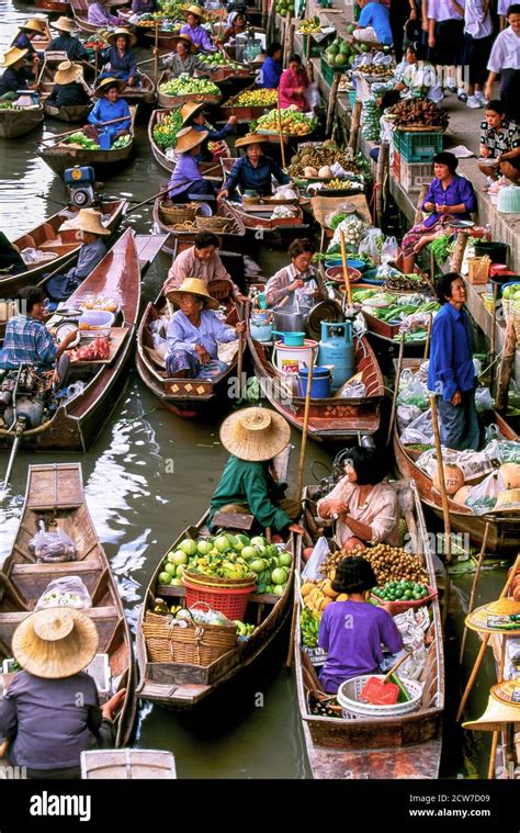 Damnoen Saduak Floating Market Bangkok Thailand Stock Photo Alamy