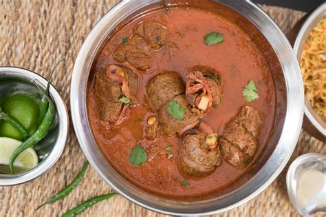 Pakistani style beef steak recipe uses garlic paste, ginger julliene, black pepper, sugar, worcestershire sauce. Goan Beef Roulade - Kravings Food Adventures