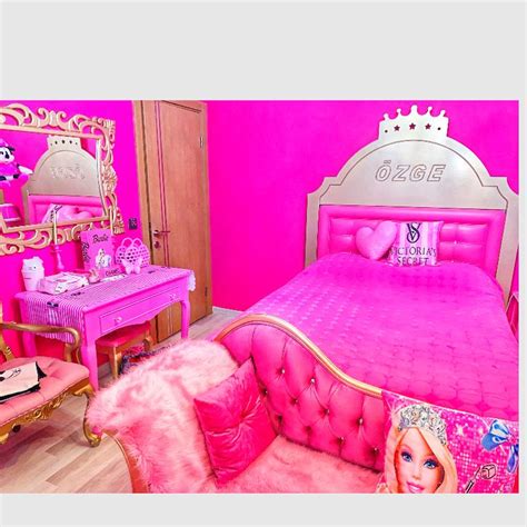 Pin by Montana Kimberly on BEDROOM ♥ in 2020 | Barbie room, Toddler bed