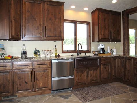 Specializes in kitchen cabinet design and bath cabinet design. Alder Wood Kitchen Cabinets - HealthyCabinetmakers.com