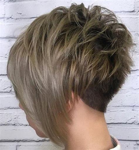 The messy pixie is hot right now among the women who love short length hairstyles. Модные стрижки на короткие волосы 2020-2021 - фото идеи ...
