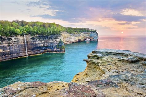 Top 4 Reasons To Visit Pictured Rocks In 2020 Pictured Rocks Cruises