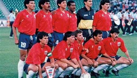 يدخل منتخب الارجنتين مبارته الخامسه اليوم امام منتخب تشيلى ويسعى للفوز والوصول للمركز الاول ولو موقتا على امل تعثر منتخب البرازيل فى مبارته القادمة ولعب منتخب. كوستاريكا تحيي ذكرى إنجاز مونديال 90 بإيطاليا على القميص ...