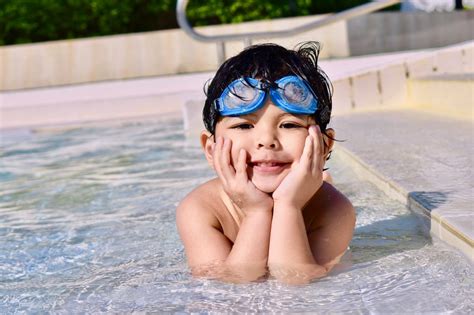 5 Benefits Of Teaching Your Kids How To Swim At An Early Age