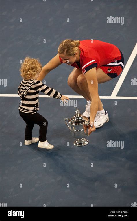 Kim Clijsters Bel And Her Daughter Jada With Her Trophy After Winning